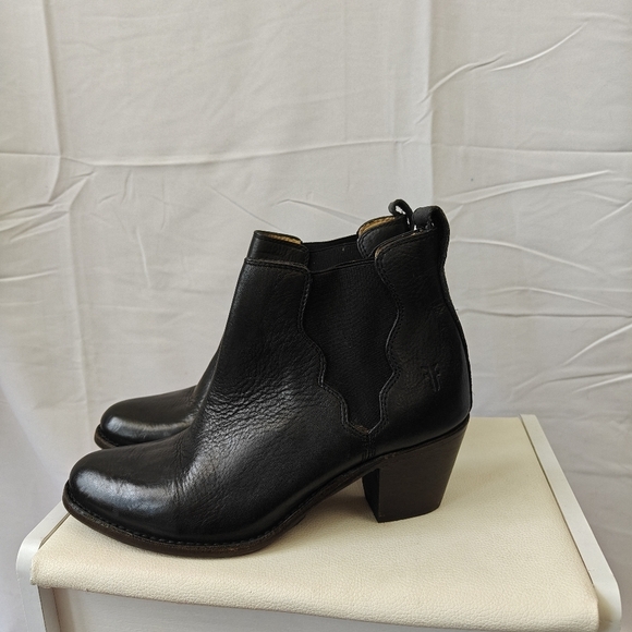 FRYE New Women's Jackie Gore Stitching Bootie In Black Size 6.5B - Picture 2 of 11